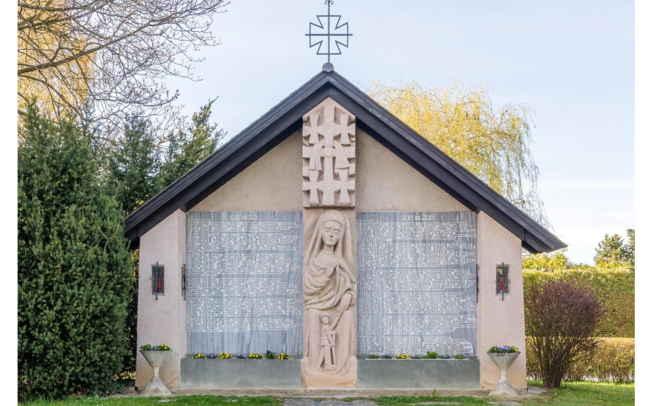 (c) R. Scheiblhofer Kriegerdenkmal Kaindorf
